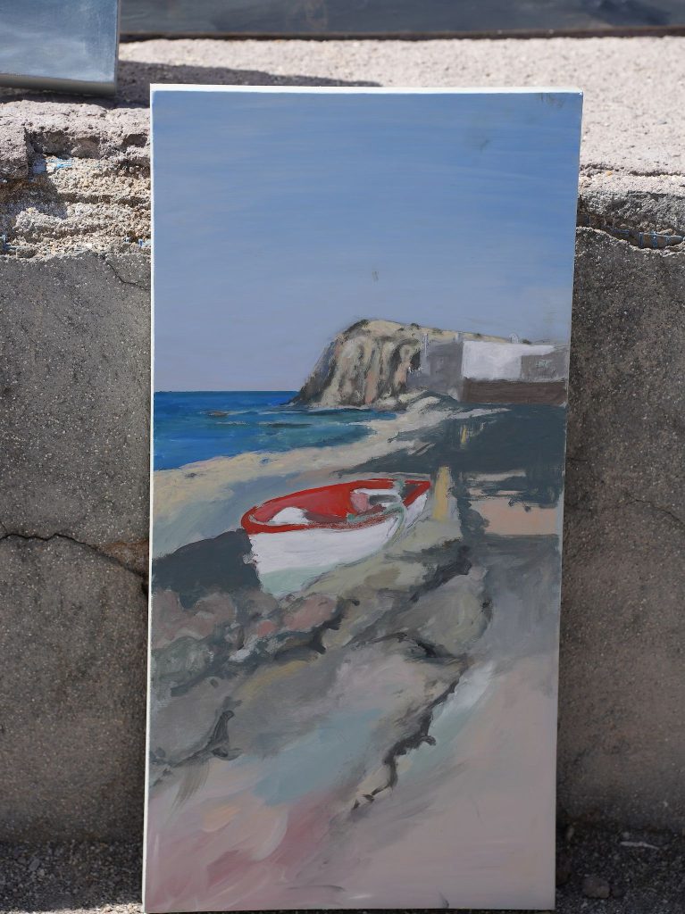 Pintura vertical de una barca blanca y roja junto al mar